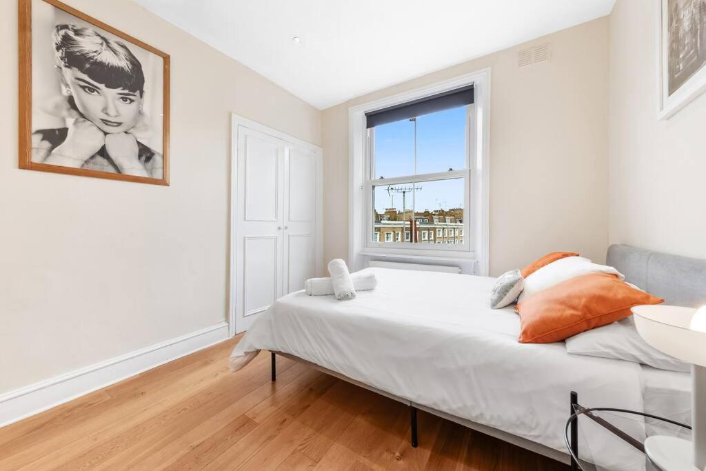 Apartment Spacious Sleep 11 With Terrace In Earls Court Ec99 London