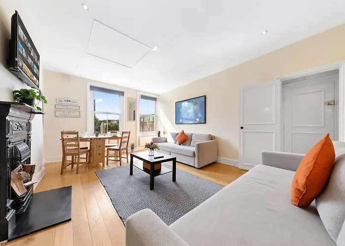 Spacious Sleep 11 With Terrace In Earls Court Ec99
