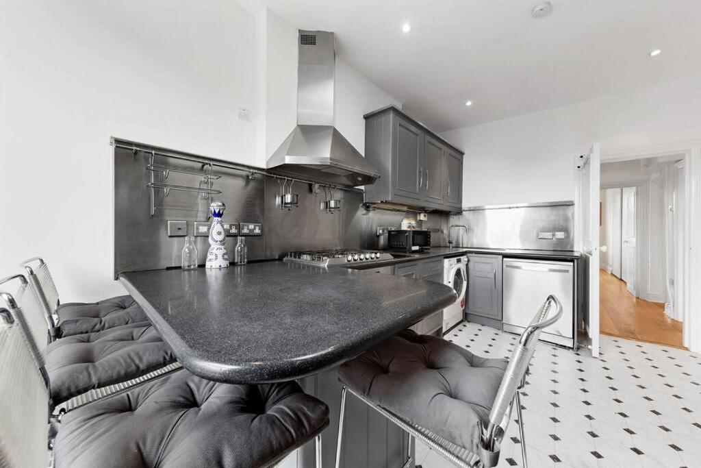 Appartamento Spacious Sleep 11 With Terrace In Earls Court Ec99
