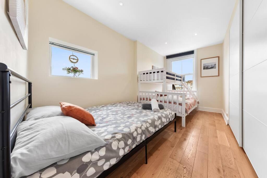 Spacious Sleep 11 With Terrace In Earls Court Ec99