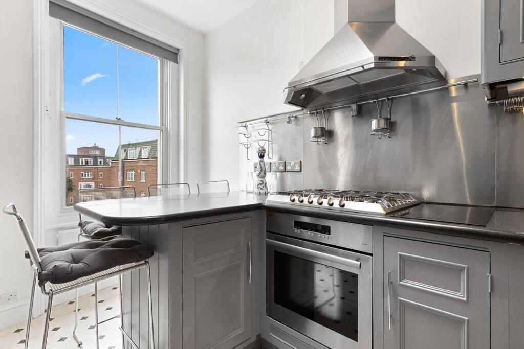 Appartamento Spacious Sleep 11 With Terrace In Earls Court Ec99 Londra