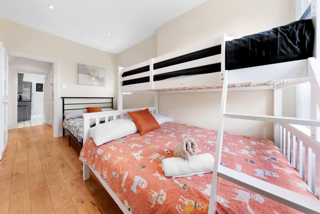 Spacious Sleep 11 With Terrace In Earls Court Ec99 Appartamento *