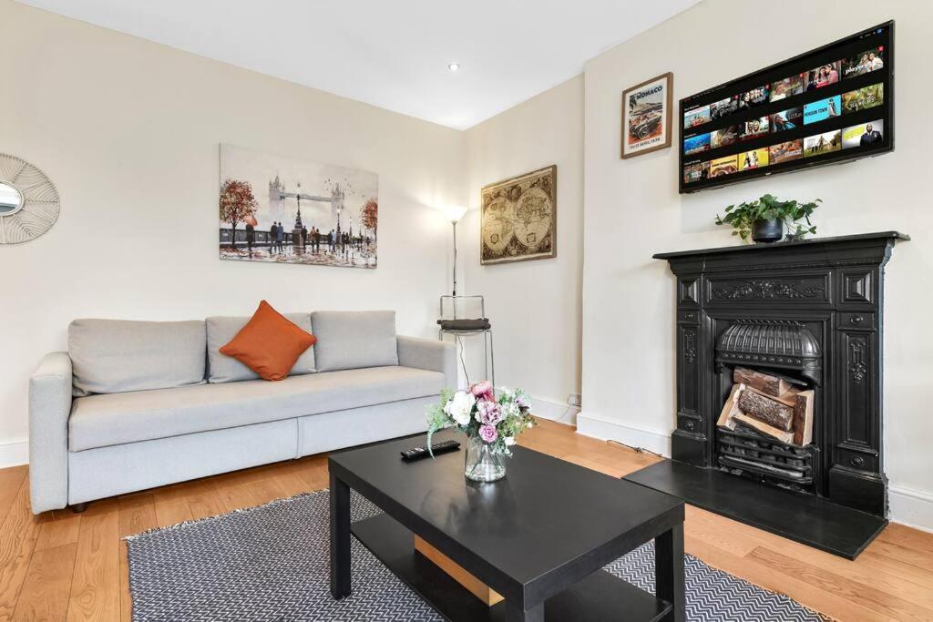 Spacious Sleep 11 With Terrace In Earls Court Ec99 *