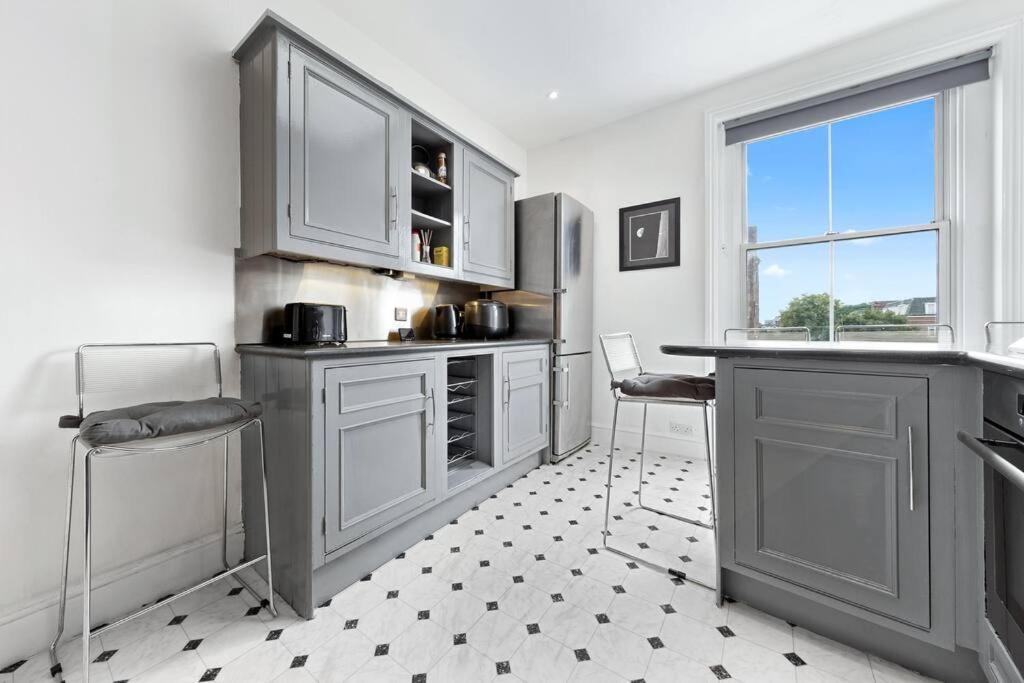 Appartamento Spacious Sleep 11 With Terrace In Earls Court Ec99