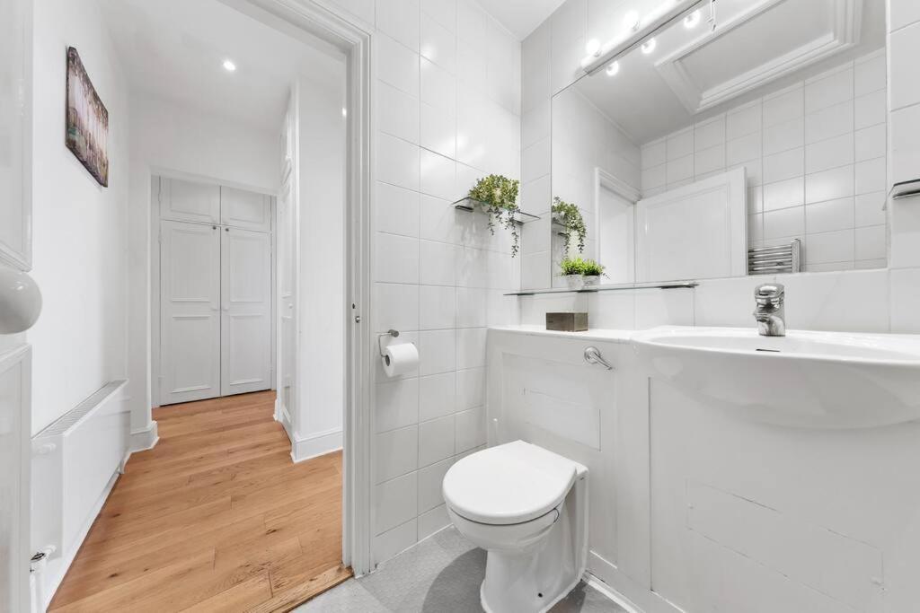 Spacious Sleep 11 With Terrace In Earls Court Ec99 Appartamento *