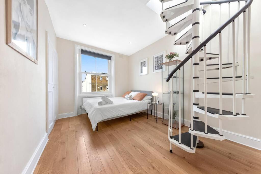 Spacious Sleep 11 With Terrace In Earls Court Ec99