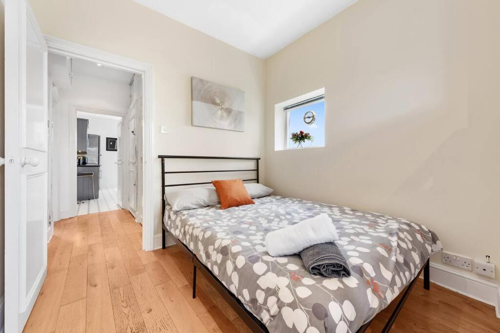 Appartamento Spacious Sleep 11 With Terrace In Earls Court Ec99 Londra