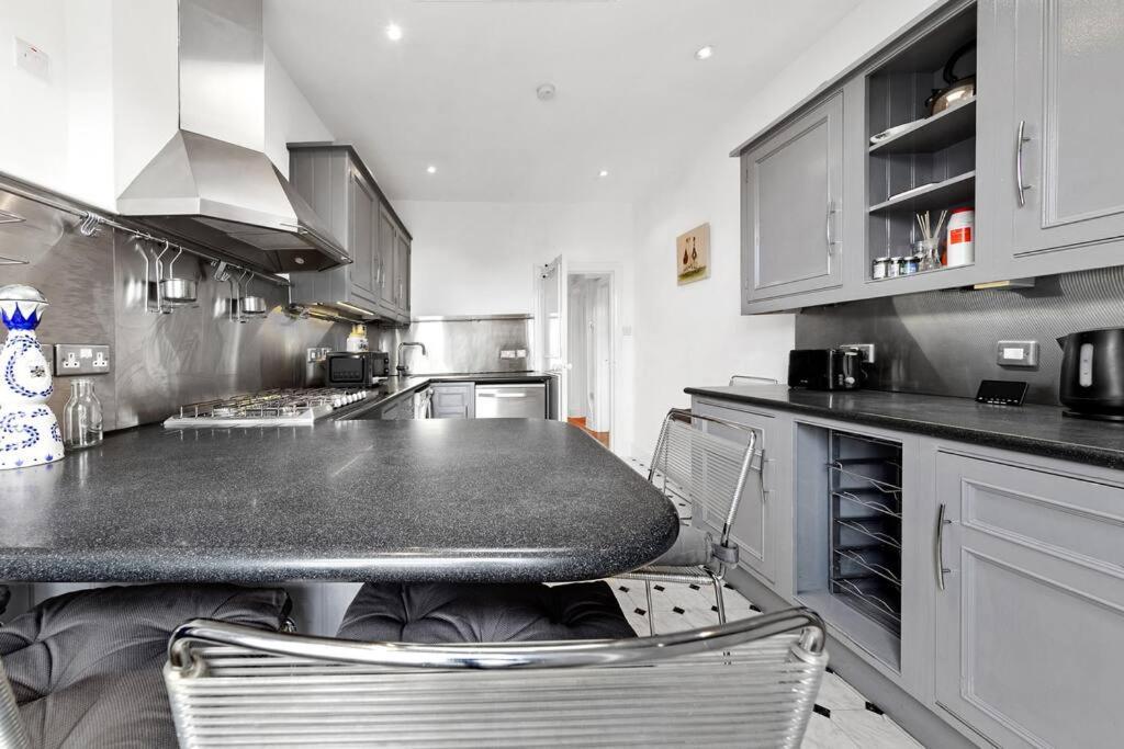 Appartamento Spacious Sleep 11 With Terrace In Earls Court Ec99
